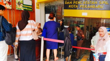 Pejabat Arogan: Kadisdukcapil Pekanbaru Dituduh Menganggap Masyarakat Sebagai Calo