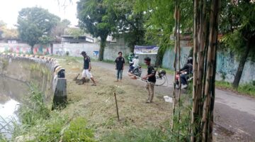 Sambut Idul Adha 1447 H, Kader GRIB Jaya Bersihkan Bantaran Sungai di Medan Sunggal