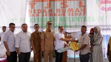 Bawa Dampak Positif Berkelanjutan, PTPN IV Regional I Serahkan Bantuan Rumah dan Jamban Sehat