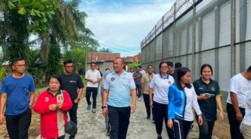 Gelar Jumat Sehat, Plt. Kepala Lapas Narkotika Langkat Pimpin Jalan Santai Sekaligus Kontrol Area Brandgang