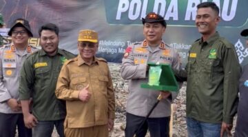 Hari Mangrove Sedunia, Yayasan Generasi Hijau Beri Penghargaan kepada Kapolda Riau