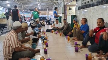 Indahnya Berbagi di Hari Putih: Ketulusan Abel dan Reza Hangatkan Buka Puasa Sunah di Masjid Jamik Kebun Bunga