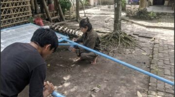 Ranting IPK Sei Sikambing B Terus Bergerak, Perkuat Organisasi Lewat Semangat Kader Mengecat Plank Yang Akan Didirikan