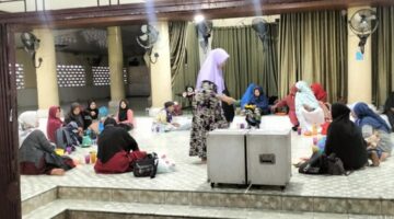 Indahnya Detik-Detik Jelang Berbuka, Kebersamaan Puasa Sunah Senin di Masjid Jamik Kebun Bunga