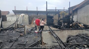 Diduga Akibat Cas HP, Dua Rumah Semipermanen di Tanjung Rejo Ludes Terbakar